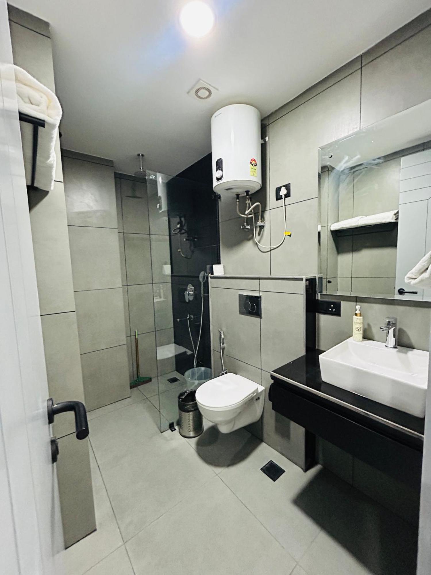Bedchambers Luxury Apartment Near Golf Course Road Gurgaon Ngoại thất bức ảnh